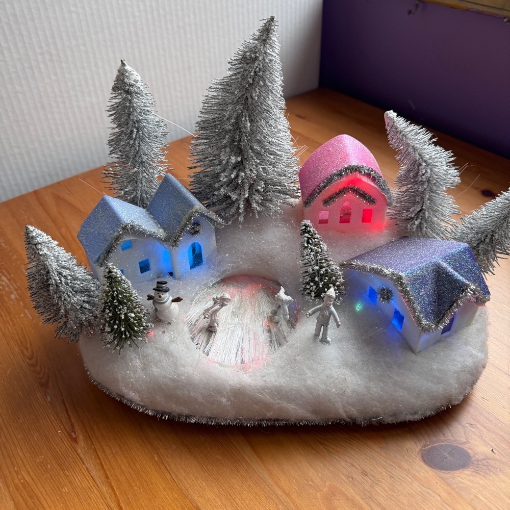 Avon Christmas vintage ice skating scene battery operated